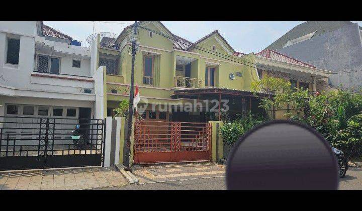 Rumah 2 Lantai Sudah Renovasi, Hadap Selatan, Shm 2