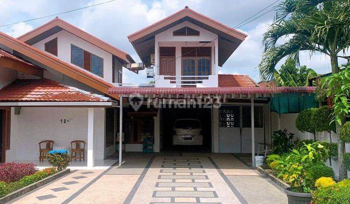 Rumah 2 Lantai Dekat Masjid Dengan Halaman Depan Belakang Luas 1