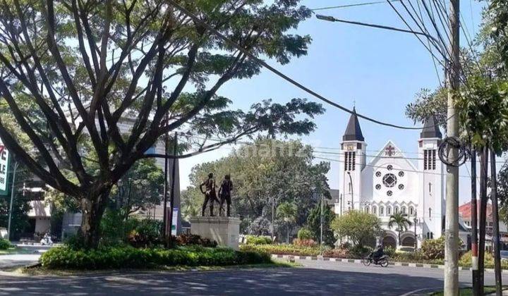 Rumah Kolonial Strategis Ijen Boulevard Malang Kota 2