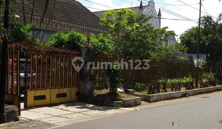Antique House on Hasanudin Street, Same as Klojen, Malang City