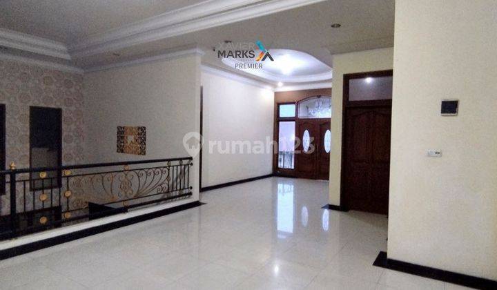 Disewakan Rumah Mewah di Boulevard Perumahan Istana Dieng Malang 2