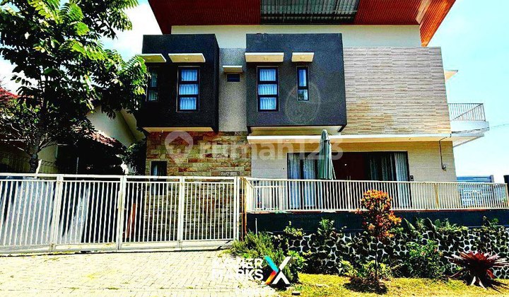 Dijual Vila Modern Furnish + Kolam Renang di Panderman Hill, Batu