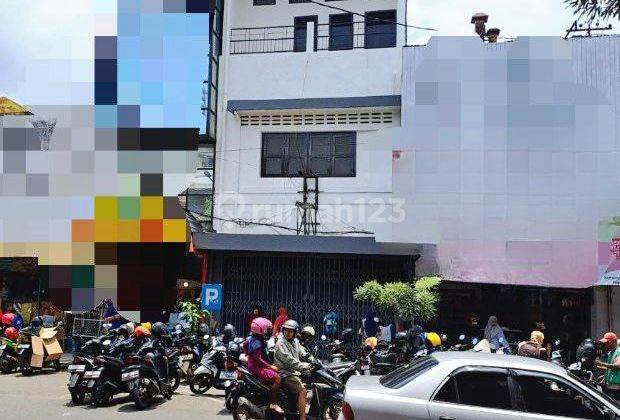 Disewakan Ruko 3 Lt Sangat Strategis di Area Pasar Besar, Pecinan Malang 1