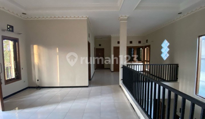 For Sale Large, Luxurious & Ready-to-Live-In House in Losari, Singosari Malang 2