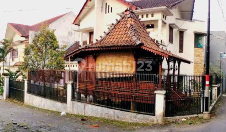 For Sale Fast Villa + Active Homestay In Batu City