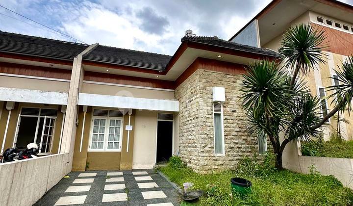 Semi-Furnished House for Sale in Villa Kusuma Pesanggrahan, Batu 2