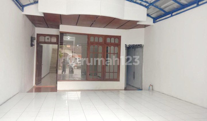 Affordable Shop House for Sale, Suitable for Office Use on Jl Satsui Tubun, Sukun Malang