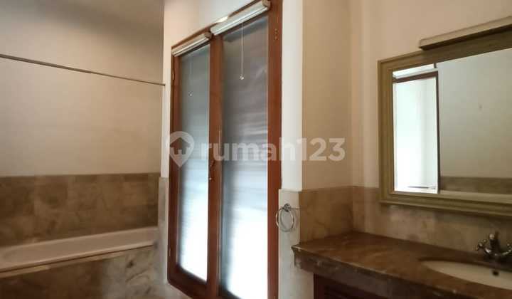 Dijual rumah di Simprug Jakarta Selatan Bagus 10