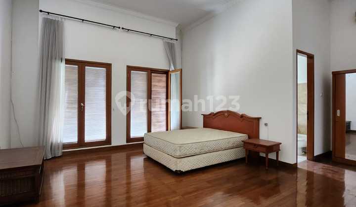Dijual Rumah mewah di Simpang golf Jakarta Selatan tanah luas 7