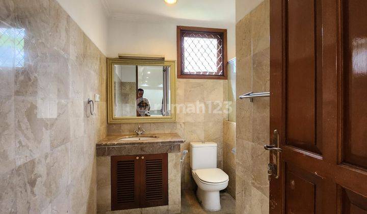 Dijual Rumah mewah di Simpang golf Jakarta Selatan tanah luas 19