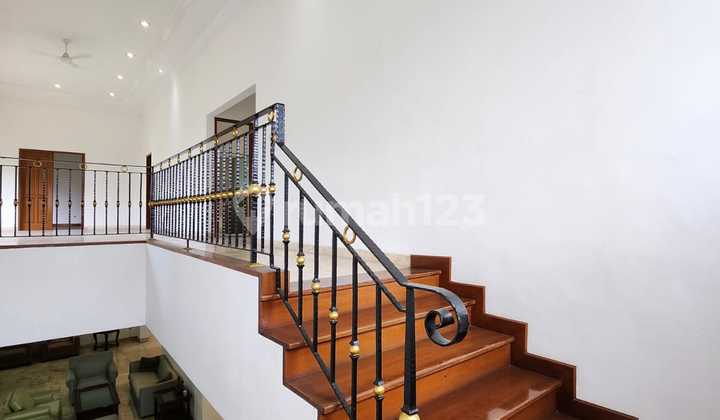 Dijual Rumah mewah di Simpang golf Jakarta Selatan tanah luas 30