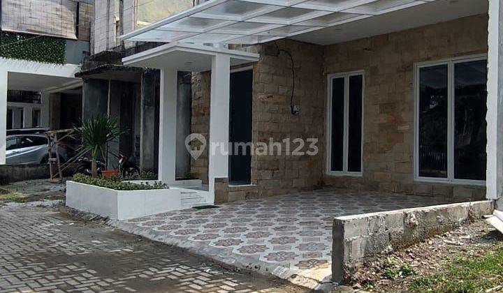 Rumah Baru Siap Huni Lokasi Strategis Dekat Cawang Halim 1