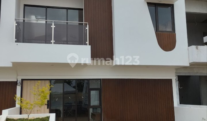 RUMAH BARU MEWAH HARGA MURAH MASIH DI DALAM KAWASAN KOTA BARU PARAHYANGAN