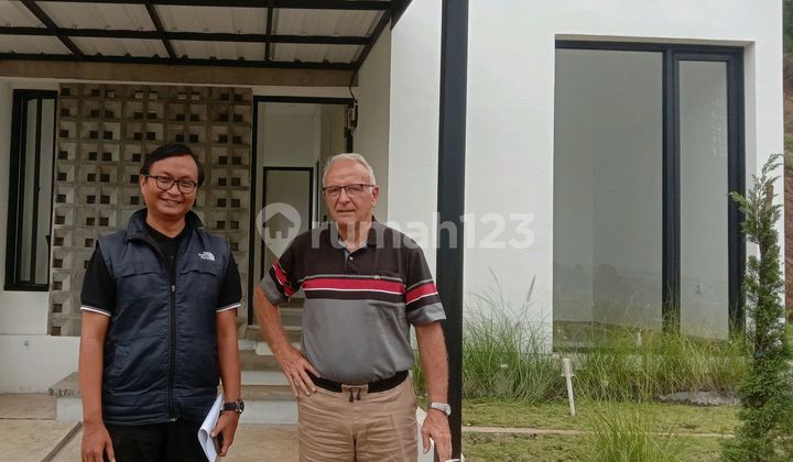 SUITABLE FOR INVESTMENT! AFFORDABLE LUXURY HOUSE NEAR THE NEW CITY AREA OF PARAHYANGAN, PADALARANG. 2