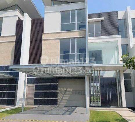 Rumah dijual 3 lantai cluster chopin signature, view laut  1