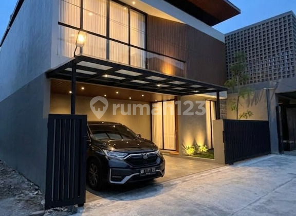 Rumah Mewah 2 Lantai Konsep Villa dengan Private Pool di Wedomartani Dekat Jogjabay.