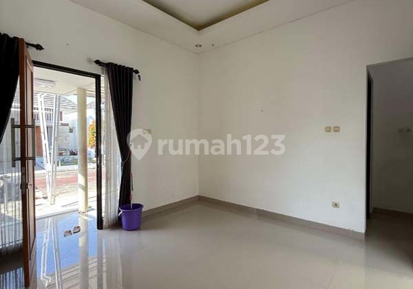 RUMAH SIAP HUNI MEWAH DALAM PERUMAHAN ELITE DI NGENTAK BANGUNJIWO KASIHAN BANTUL DEKAT KAMPUS UMY . 2