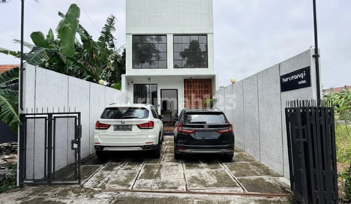 Villa Cantik Estetik 2 Lantai dengan Kolam Renang dan View Sawah di Jalan Damai, Ngaglik, Sleman Villa Cantik Estetik 2 Lantai dengan Kolam Renang dan View Sawah di Jalan Damai, Ngaglik, Sleman