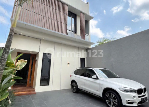(SLASHED PRICE‼️) 2-Story Luxury House Contemporary Design Strategic Location North Jogjabay 2