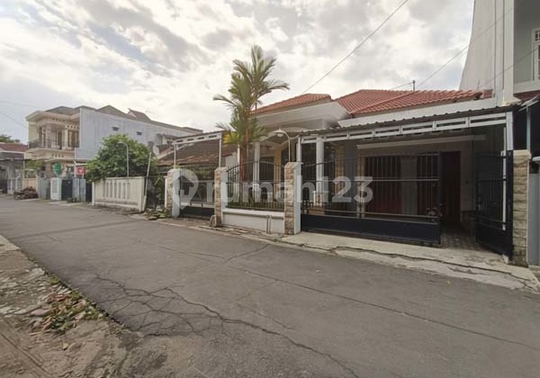Dijual rumah Luas strategis di Seturan, kompleks Perumahan Ambarukmo Plaza Hotel (APH). Dijual rumah Luas strategis di Seturan, kompleks Perumahan Ambarukmo Plaza Hotel (APH).