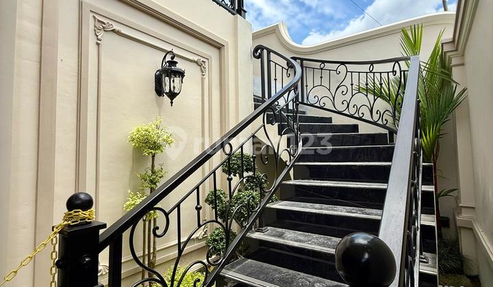 Banyuraden Mansion - Luxury 3-Story House near Yogyakarta City Center 2