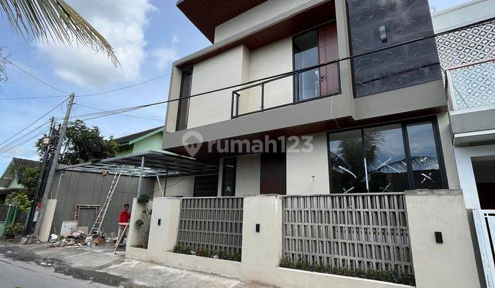 Rumah Mewah Kontemporer 2 Lantai Modern Dekat Kampus Budi Mulia Tajem 1