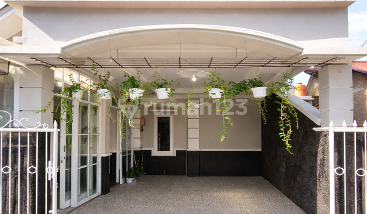 Dijual Rumah Cantik 2 Lantai Harga Terjangkau di Perumahan Dekat Kuliner Sate Klathak Pak Pong Dijual Rumah Cantik 2 Lantai Harga Terjangkau di Perumahan Dekat Kuliner Sate Klathak Pak Pong