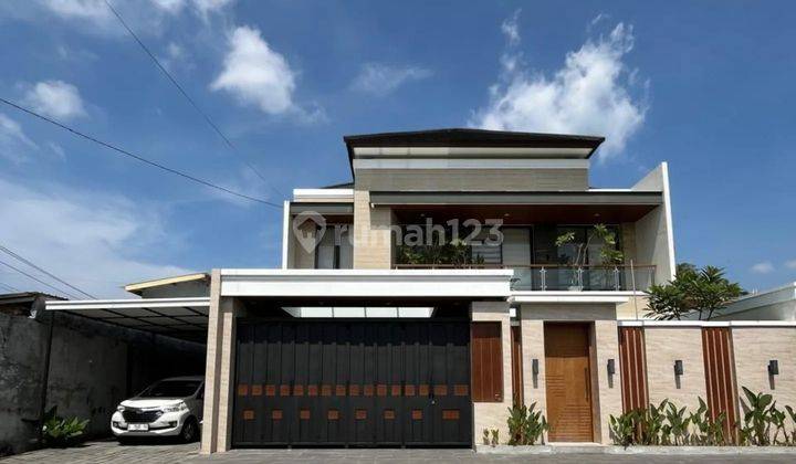 Rumah Mewah 2 Lantai Luas Kolam Renang Jl. Gito Gati 2