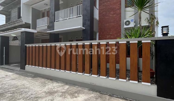 Disewakan Rumah 2 Lantai Semi Furnished Tanah Luas Tamanmartani Dekat Prambanan