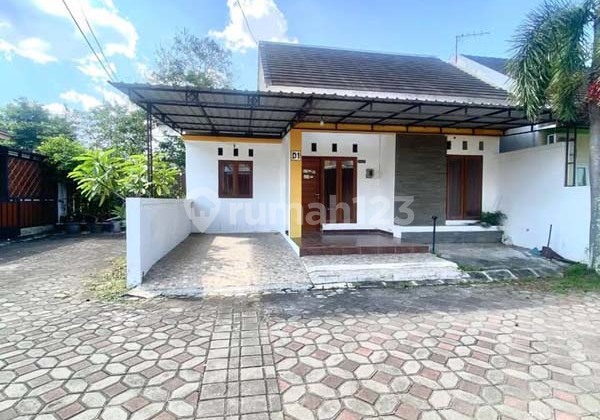 Rumah cantik minimalis di Wiyoro Dekat Blok O akses jalan lebar keamanan 24 jam