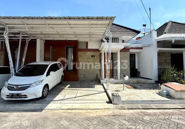 RUMAH SIAP HUNI MEWAH DALAM PERUMAHAN ELITE DI NGENTAK BANGUNJIWO KASIHAN BANTUL DEKAT KAMPUS UMY . RUMAH SIAP HUNI MEWAH DALAM PERUMAHAN ELITE DI NGENTAK BANGUNJIWO KASIHAN BANTUL DEKAT KAMPUS UMY .