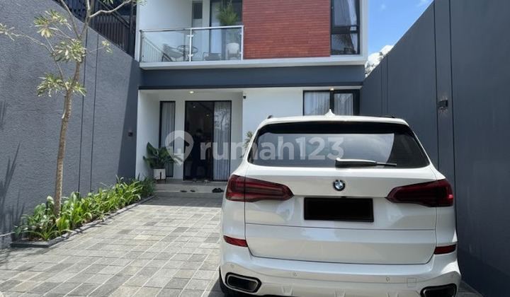 RUMAH MODERN 2 LANTAI KONTEMPORER DALAM MINI CLUSTER 4 UNIT LAVANYA JOGJA