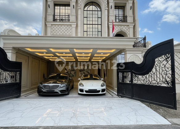 Banyuraden Mansion - Rumah Mewah Lux 3 Lantai dekat Pusat Kota Jogja