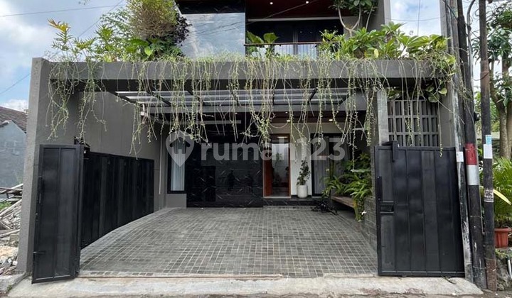 RUMAH MEWAH MODERN KONTEMPORER 2 LANTAI FURNISHED JALAN PALAGAN DKT UGM 2