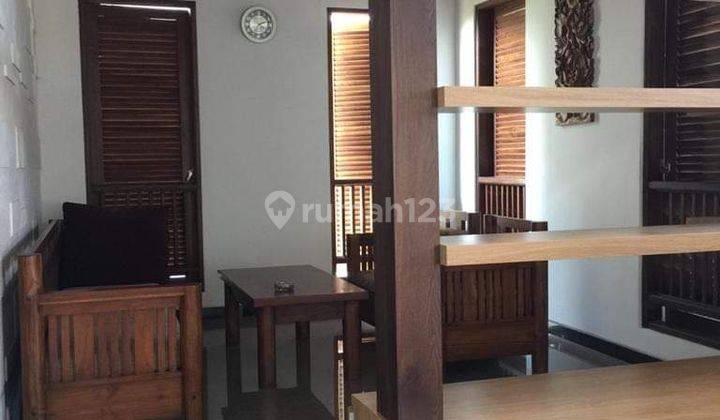 Rumah Semi Villa di Jalan Pulau Moyo 3