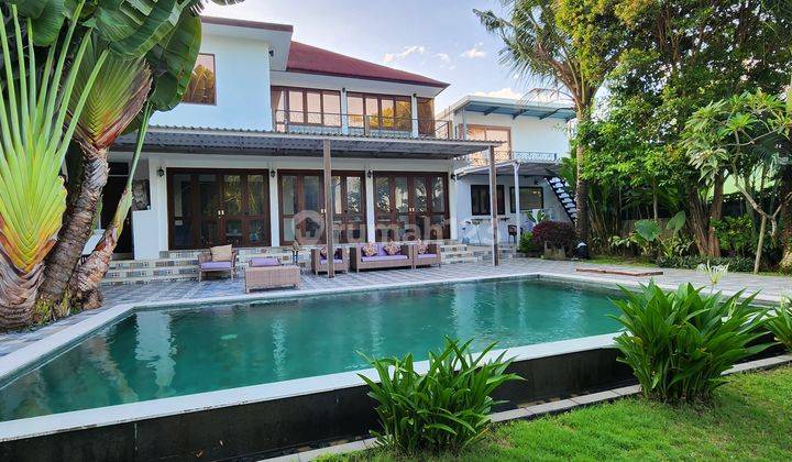 Luxury Villa in Canggu Tumbak Bayuh 1