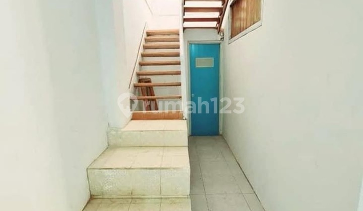 For Sale: Strategic and Affordable Kos in Bandung with a Wide Main Road Access. 2