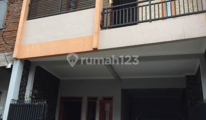 Quick Sale: Minimalist 2-Story House in Sayap Supratman