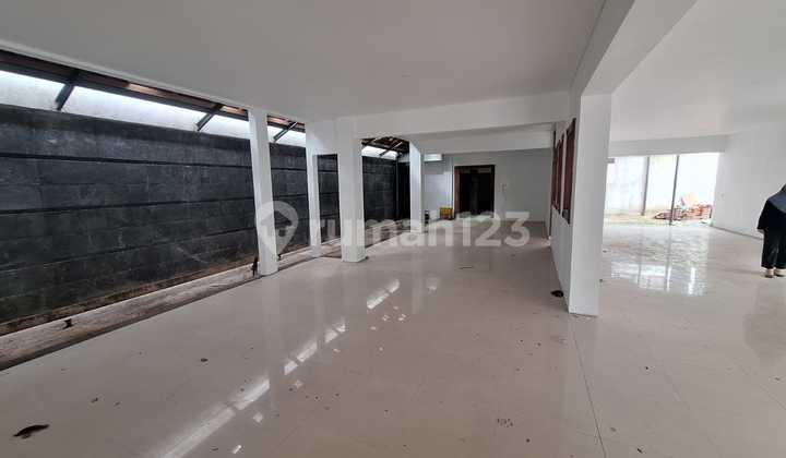 Strategic Business Space for Rent, Large and Crowded, Riau Bandung Wing Strategic Business Space for Rent, Large and Crowded, Riau Bandung Wing