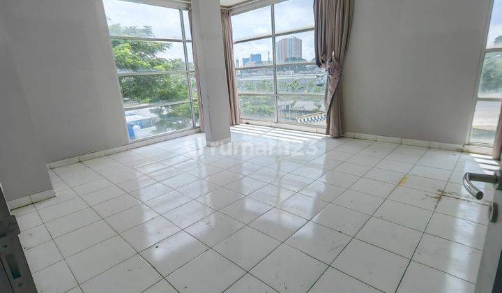 Disewakan Ruko HOOK 3 Lantai Lokasi Premium Hadap Jalan Utama, Bekasi Timur, Bekasi, 013 1