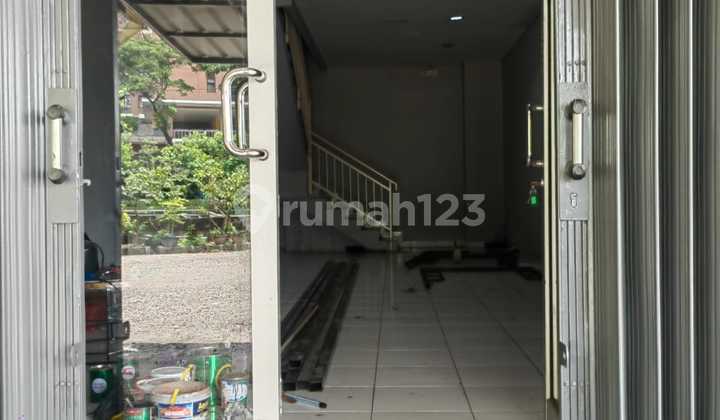 Disewakan Ruko HOOK 3 Lantai Lokasi Premium Hadap Jalan Utama, Bekasi Timur, Bekasi, 013 2
