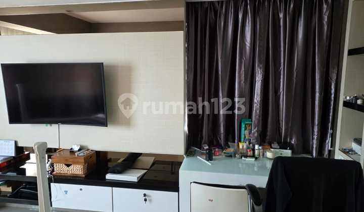 Apartemen Eksklusif Sherwood Wellington 155 M², Semifurnished (015)