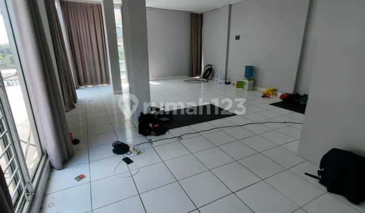 Disewakan Ruko HOOK 3 Lantai Lokasi Premium Hadap Jalan Utama, Bekasi Timur, Bekasi, 013 2