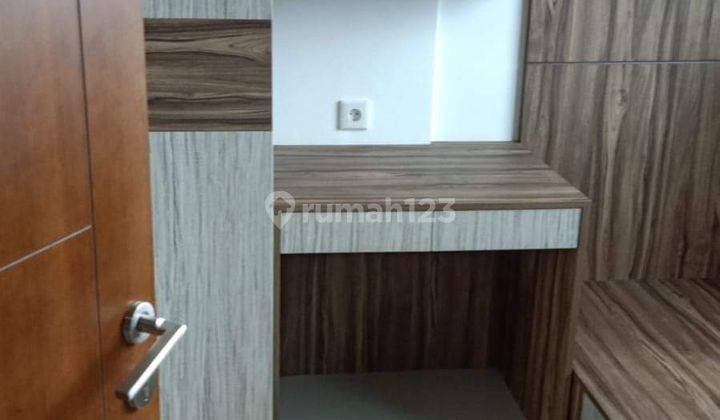 Apartemen mewah, strategis, 2 BR, LANTAI tinggi di sandalwood apartemen kemayoran (vn)  2