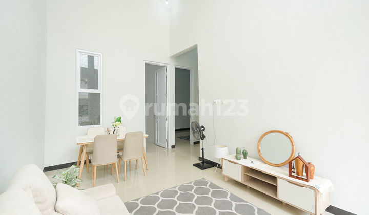 Semi-Furnished Modern House near Sentul 2 Toll Gate, KPR Assisted, Negotiable J19032 Semi-Furnished Modern House near Sentul 2 Toll Gate, KPR Assisted, Negotiable J19032