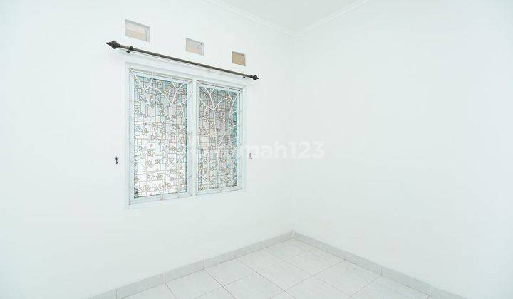 Rumah Semi Furnished Hadap Selatan dekat Cibinong City Mall di Bojong Gede Siap KPR J20644 2