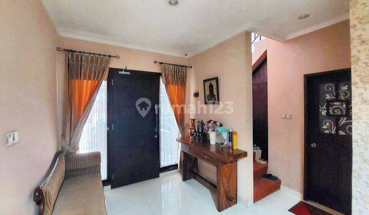 Rumah 9 menit ke Pasar Modern BSD City Carport Luas Hadap Selatan Bisa KPR J21073 2