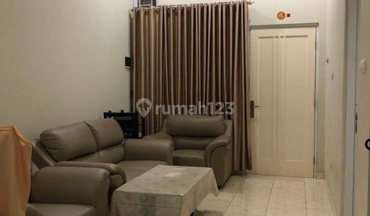 Rumah Strategis Ada Carport dekat Supermal Karawaci Tangerang Dibantu KPR J6997 2