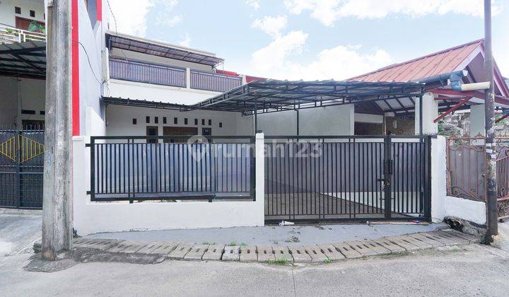 Rumah Semi Furnished LT 124 Bisa Nego dekat Puri Indah Mall Siap KPR J22734 1