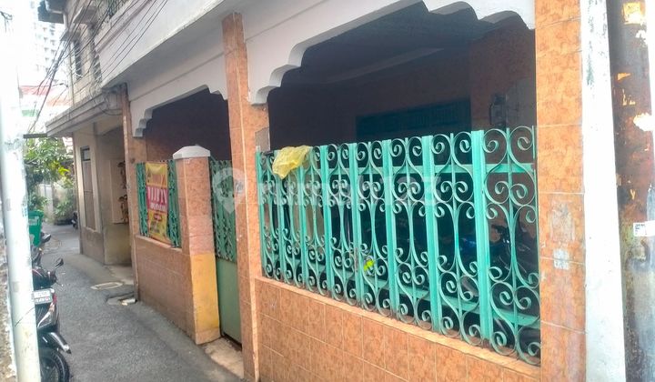 5-Bedroom House Ready to Occupancy 8 Minutes to Mall Kota Kasablanka J-43973 5-Bedroom House Ready to Occupancy 8 Minutes to Mall Kota Kasablanka J-43973